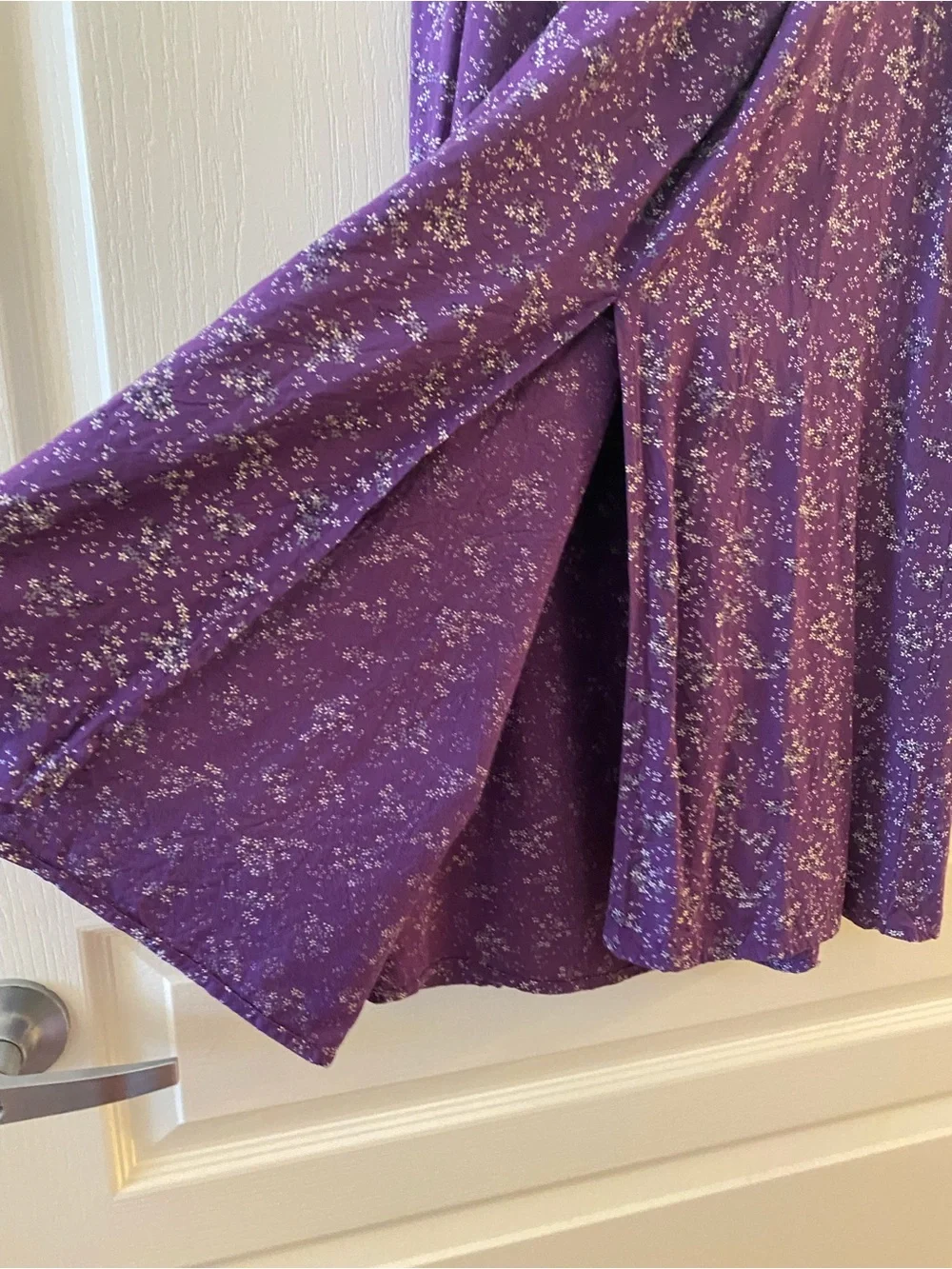 VINTAGE Women’s Floral Midi Skirt w/ Slit in Purple Floral - M